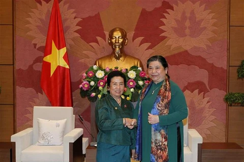 Legislative leader receives Lao NA ethnic committee’s delegation