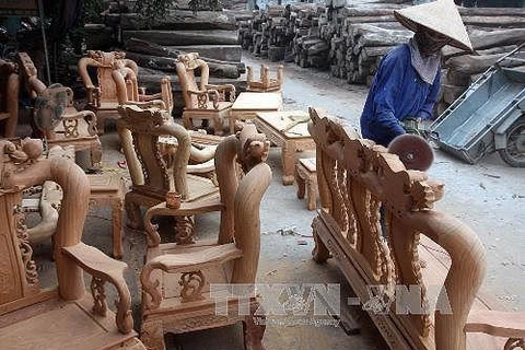 Vietnam firms participate in int’l furniture fair in Singapore