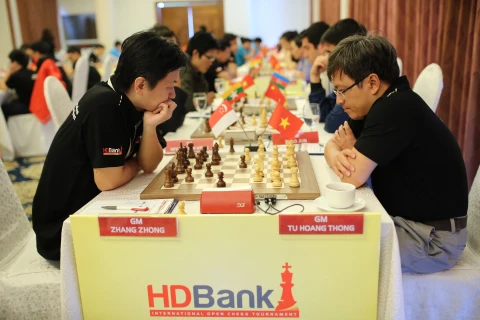 One Vietnamese player left in leading group of HDBank chess tourney