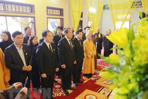 Deputy PM pays homage to Most Venerable Thich Thanh Sam