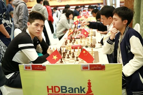 Le Tuan Minh tops HDBank chess tournament after sixth round