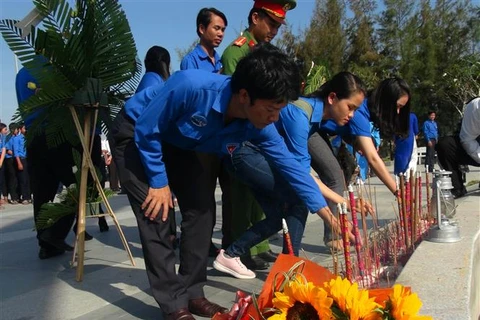 Khanh Hoa authorities commemorate 64 Gac Ma naval martyrs 