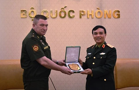 Army official receives Russian military delegation