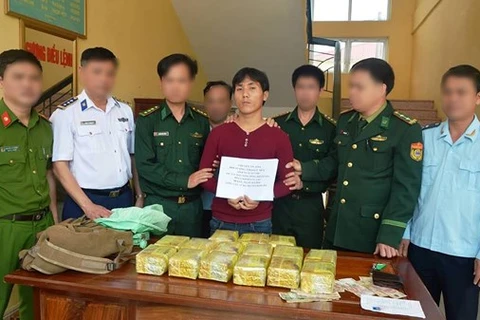 Ha Tinh border guard busts drug smuggler from Laos