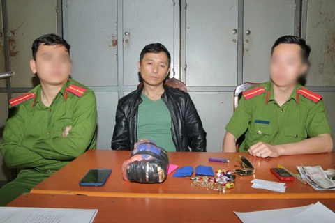Drug smuggler caught in Hoa Binh province