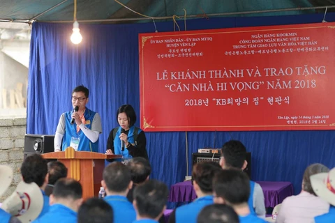 RoK bank presents 20 houses to poor workers in Phu Tho