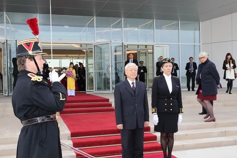 Party leader Nguyen Phu Trong begins official visit to France