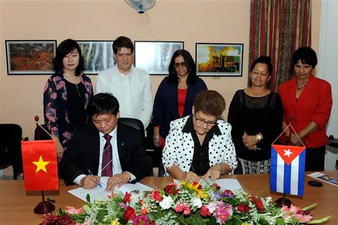 Vietnam, Cuba sign cooperation documents during Party chief’s visit 