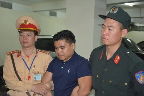 Quang Ninh: Foreign-registered car found carrying 100 bricks of heroin