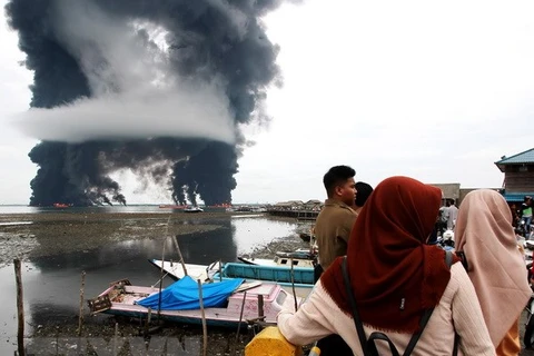 Indonesia declares emergency after oil spill 
