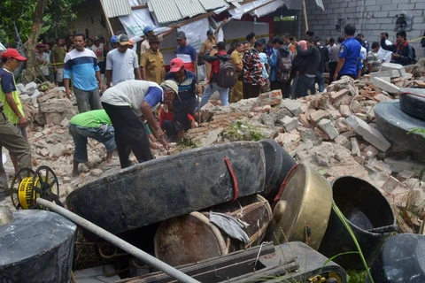 Indonesia: At least seven killed in building collapse