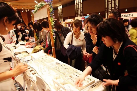 Vietnam attends ALFS charity bazaar in Tokyo