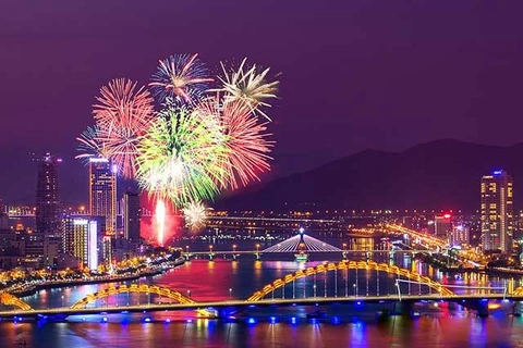 Seven int’l teams join Da Nang fireworks contest