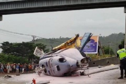 Helicopter crash in Indonesia kills one, injures nine others 