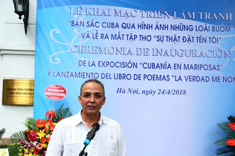 Cuban hero’s paintings, poems introduced in Hanoi