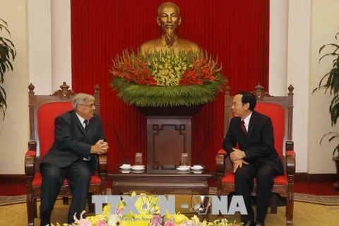 French Communist Party delegation visits Vietnam