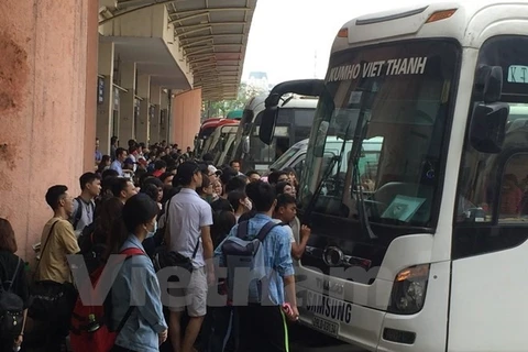 National transport strains under holiday rush