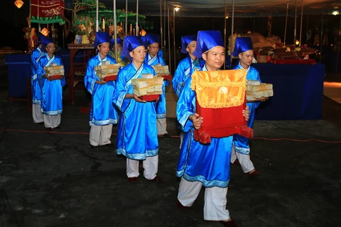 Hue festival: Heaven-and-Earth-worshipping ritual re-enacted