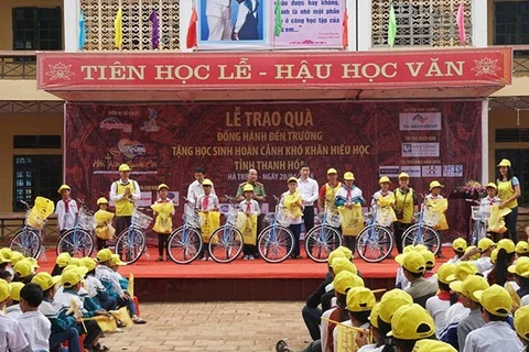 Charity programme supports poor students in Ninh Binh