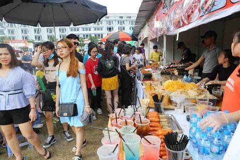 Tourists flock to Quang Ninh during four-day holidays 