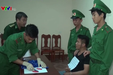 Quang Tri border force seizes 7,400 meth pills trafficked from Laos