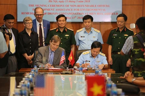 Vietnam, US sign agreement on dioxin treatment in Bien Hoa
