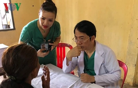 Overseas Vietnamese doctors in Cambodia help poor locals