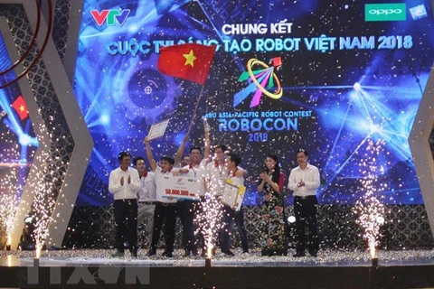 Lac Hong team triumphs at Robocon Vietnam 2018