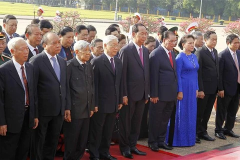 Vietnamese leaders pay tribute to late President on birth anniversary 