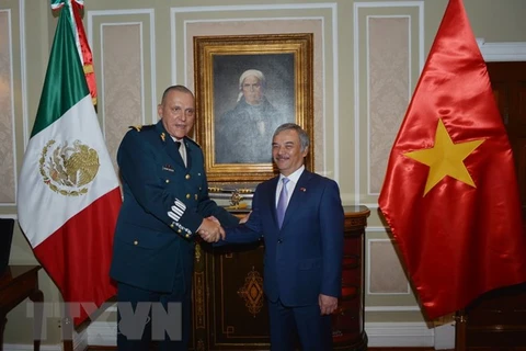 Mexican defence chief receives new Vietnamese Ambassador