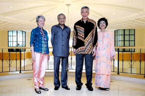 Singapore Prime Minister visits Malaysia to boost ties