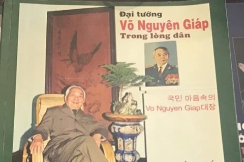 Bilingual book on General Vo Nguyen Giap introduced in Hanoi