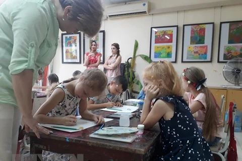 Vietnamese, foreign children draw peaceful Hanoi