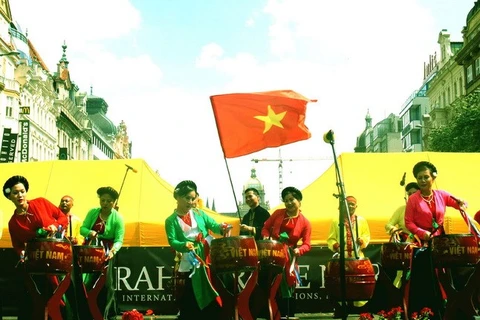 Vietnam impresses Prague international art festival
