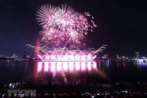 Fireworks sparkle above Han River on second night of int’l festival