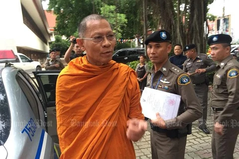 Thailand raids temples to clean up Buddhism 