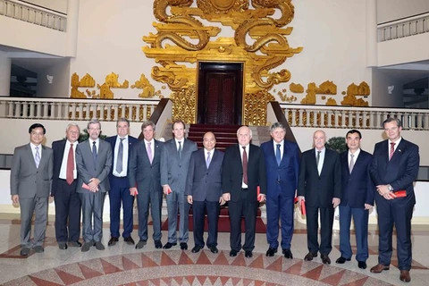 PM Nguyen Xuan Phuc hosts leaders of Argentinean provinces 
