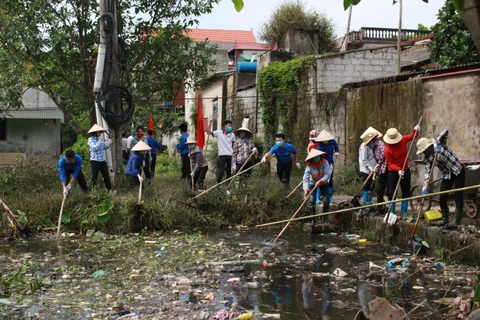 Religious followers in Hanoi join hands to protect environment