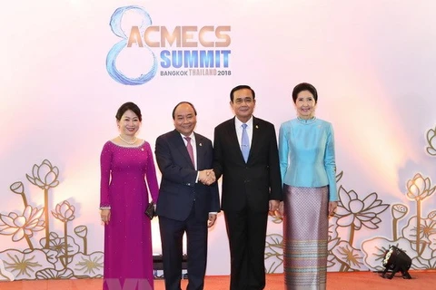 Vietnamese PM meets Thai counterpart on sidelines of ACMECS 8 