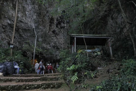 Thailand resumes search for teenager soccer team trapped in cave