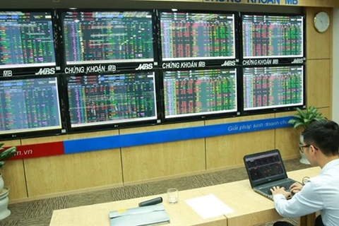 Indices fall on week’s first trading day