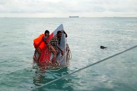 Boat carrying immigrants capsizes off Malaysia