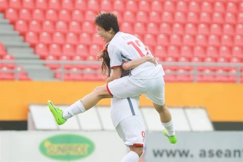 Vietnamese female footballers win bronze at AFF champs