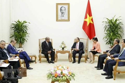 Algerian newspaper highlights FM Abdelkader Messahel’s Vietnam visit 