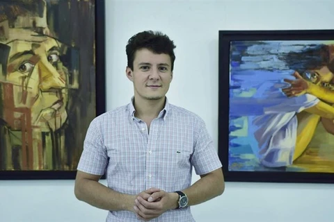 Romanian painter showcases experiences in Vietnam