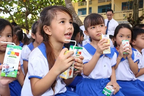 Ha Nam launches school milk programme for 2018-2020