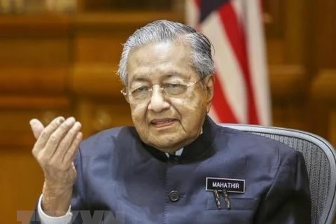 Malaysian PM vows to protect corruption whistleblowers