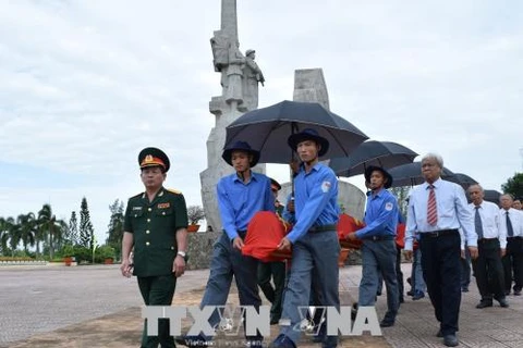 Dong Thap, An Giang hold memorial services for fallen soldiers