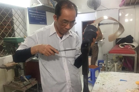 Veteran produces artificial limbs for disabled people