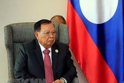 Top Lao leader receives Vietnamese Party officials